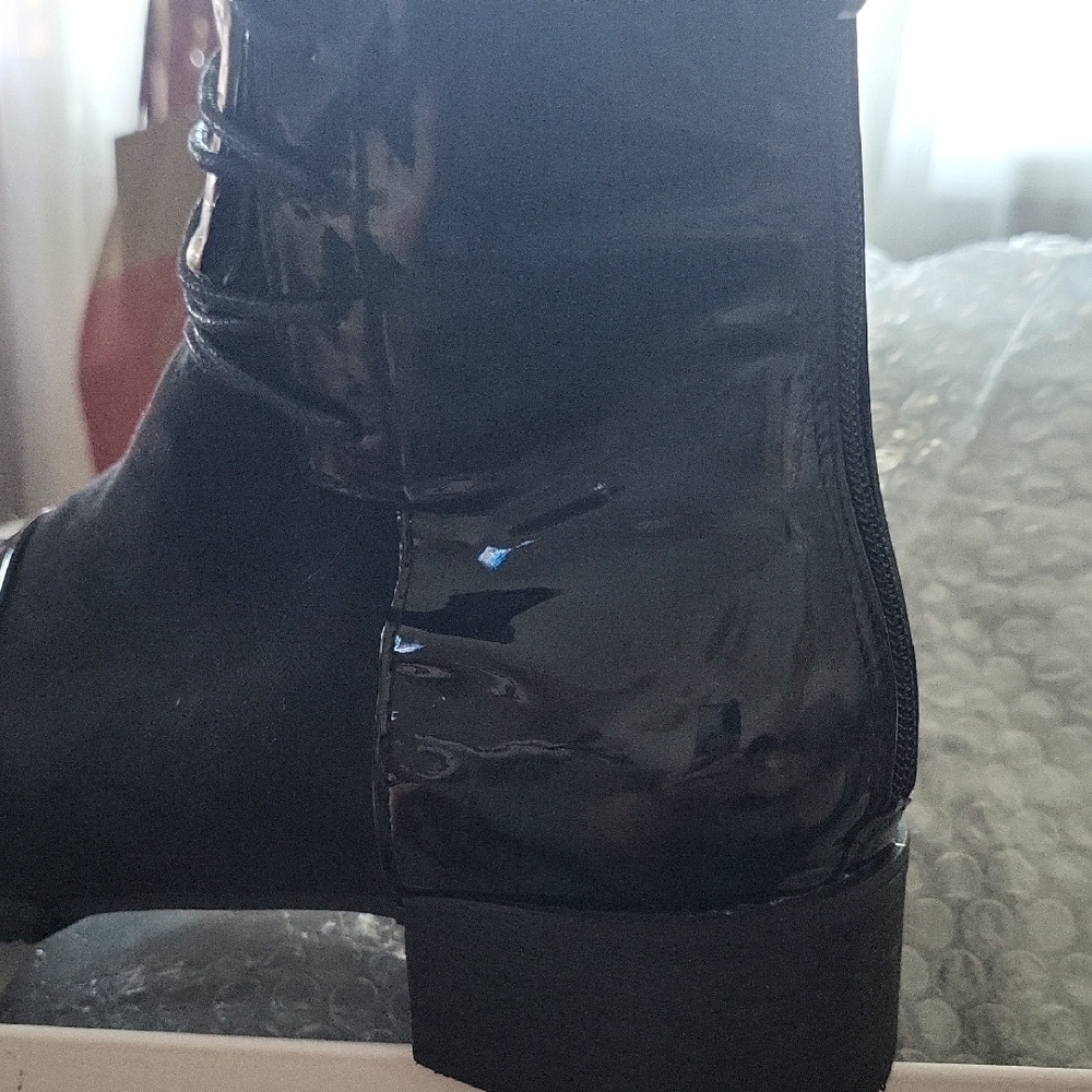 Source Unknown Glossy Black Boots with Metallic Accents - Picture 4 of 5
